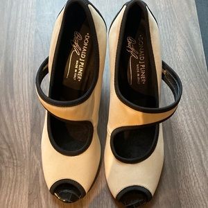 Donald Pliner Womens Beige & Black Heels, pumps.